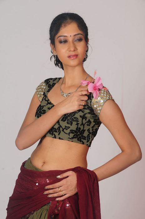 sindhu affan without saree in spicy shoot unseen pics