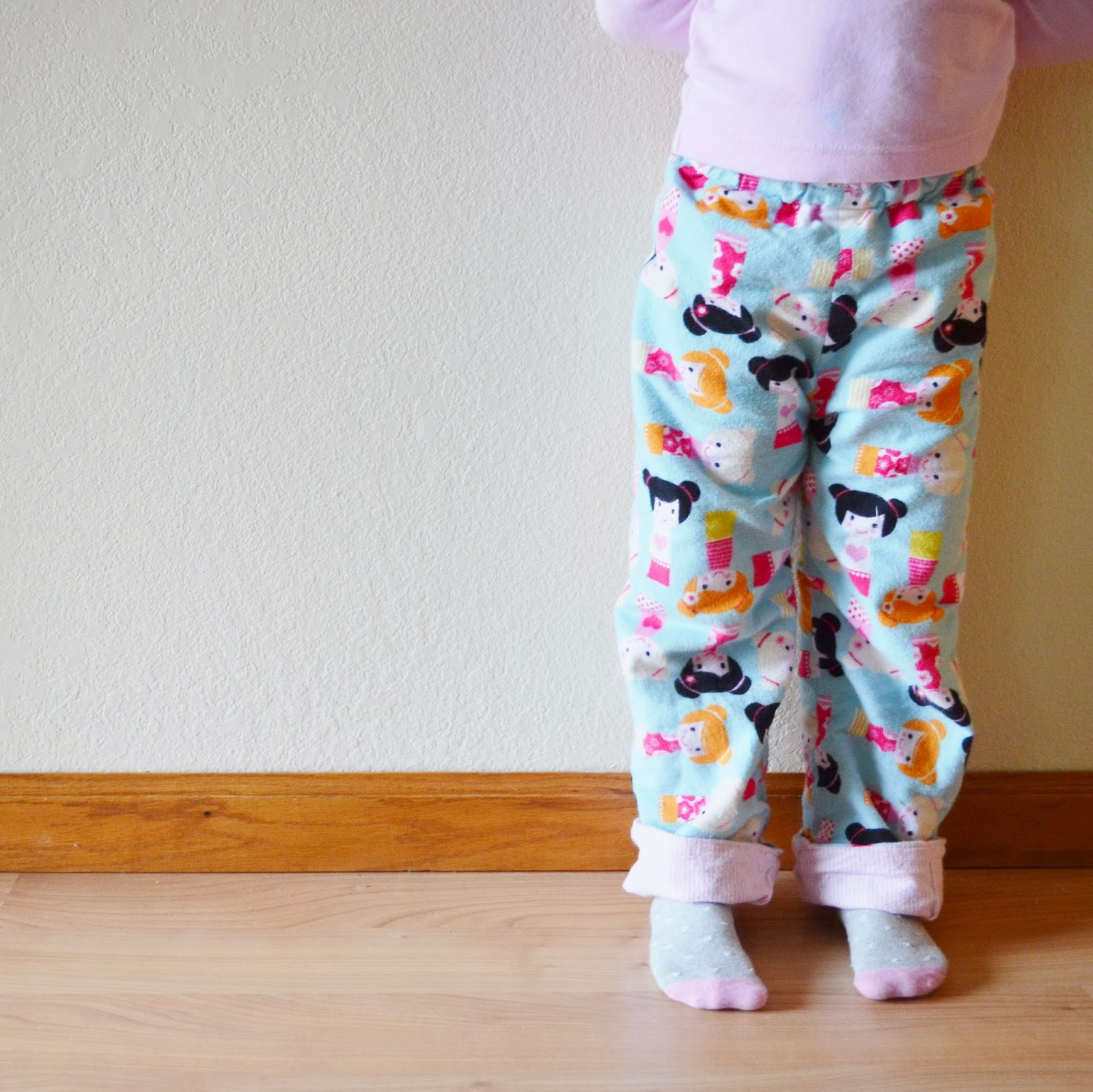 Snugglebug University Reversible Pants Tutorial