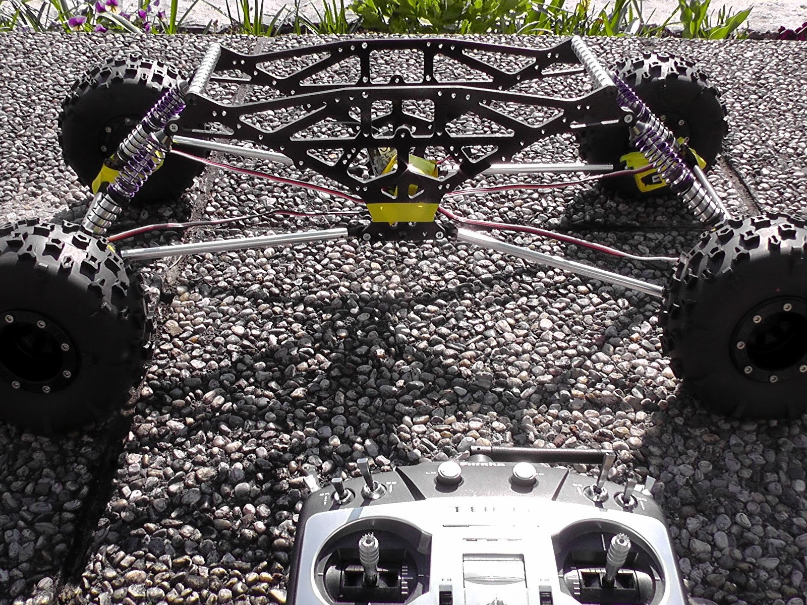 The ultimate unboxing experience! DIY RC rock crawler with single hub