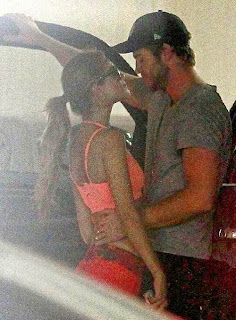 Liam Hemsworth Kiss Eiza González In Beverly Hills 