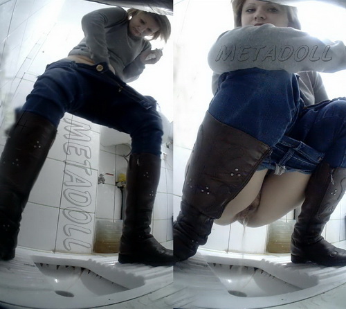 Камера в женском туалете снимает писающих девок