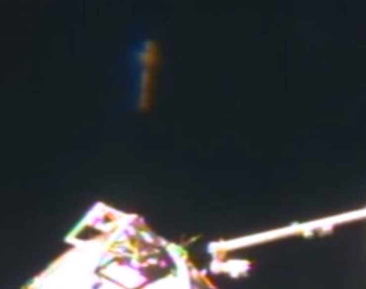 Cylinder UFO Following NASA Space Station On Live Cam, Jan 10, 2014, VIDEO, UFO Sighting News.  UFO,+UFOs,+ISS,+space,+station,+international,+SOHO,+top+secret,+alien,+aliens,+DARPA,+China,+Russia,+Drone,+gold,+golden,+Jan,+2014,+news,+Justin+Bieber,+Selena+Gomez,+area+51,+report,+above,+orbit,+2