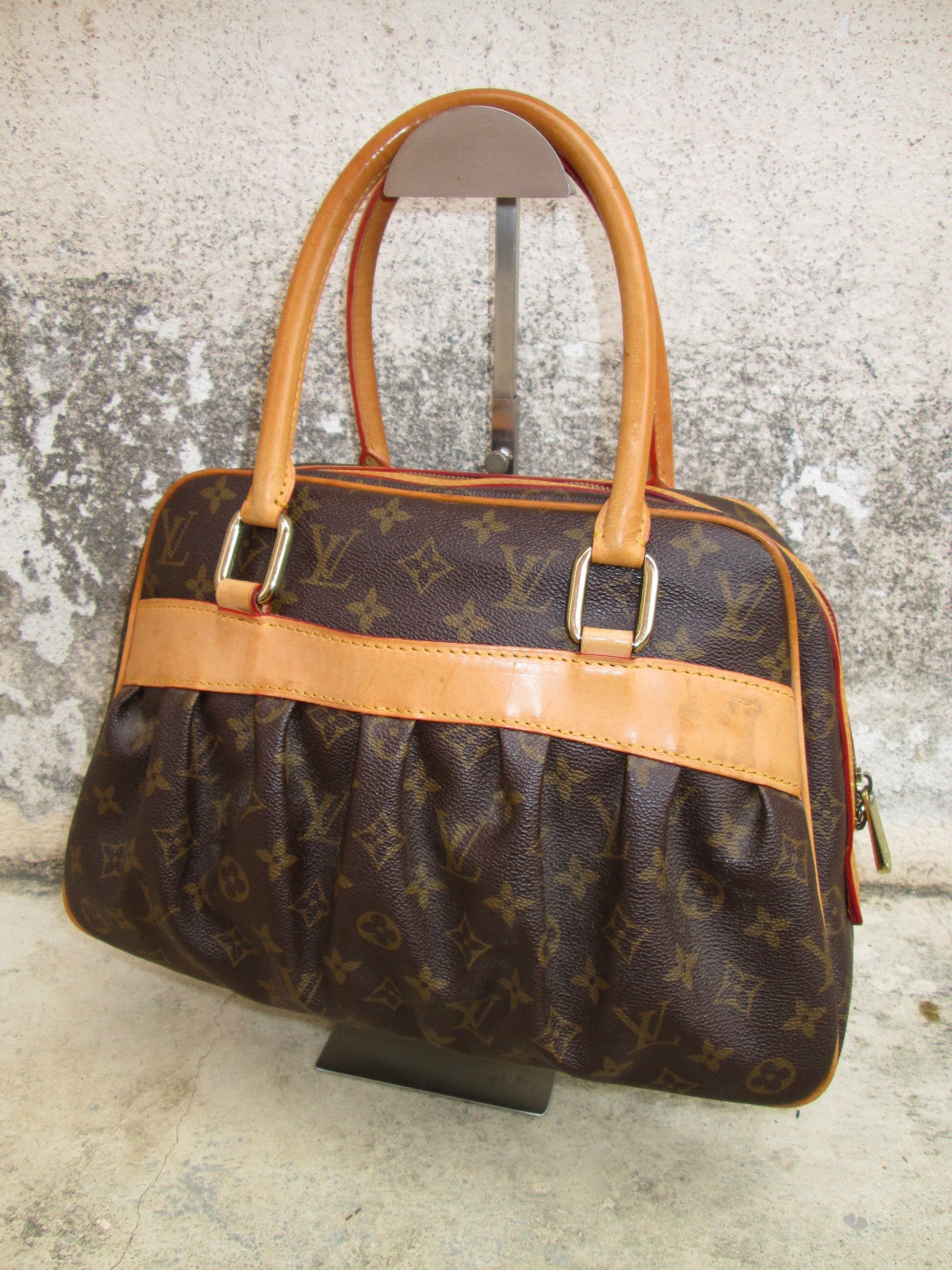 d0rayakEEbaG: Louis Vuitton Shoulder/Handbag(SOLD)