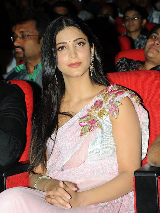 sruthi han spicy at gabbar singh audio launch glamour  images