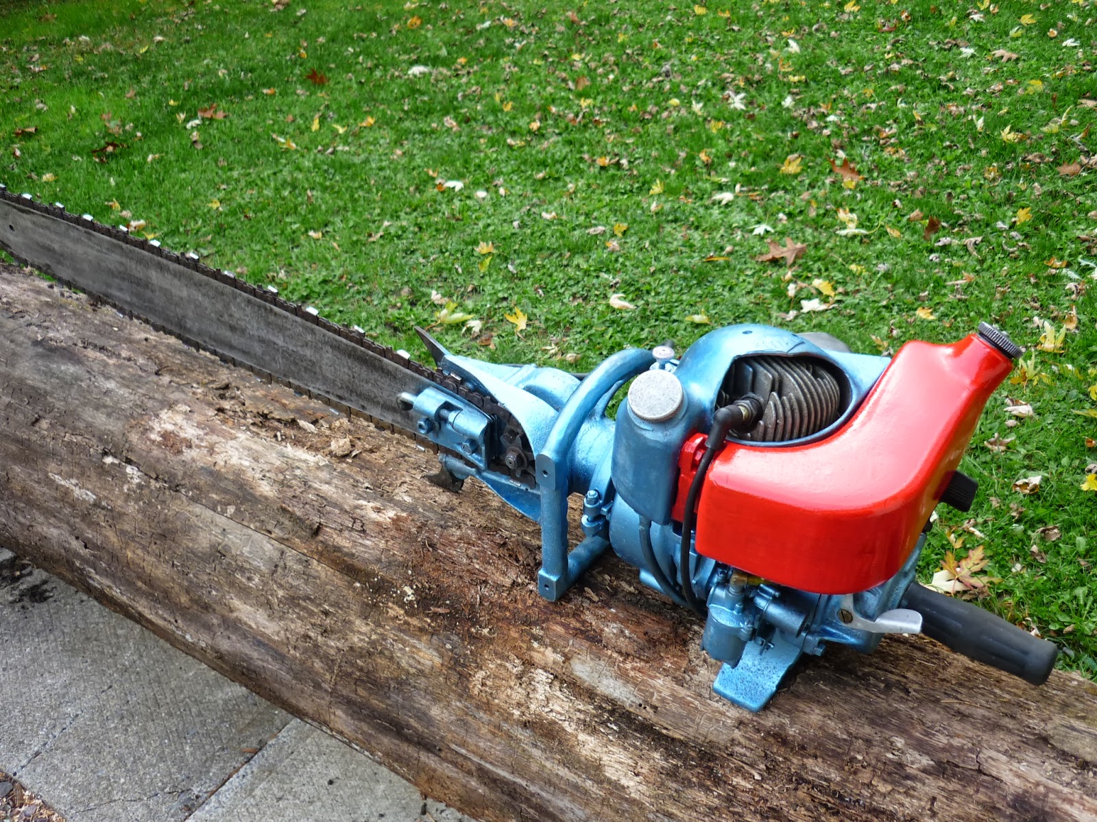 VINTAGE CHAINSAW COLLECTION TITAN 60