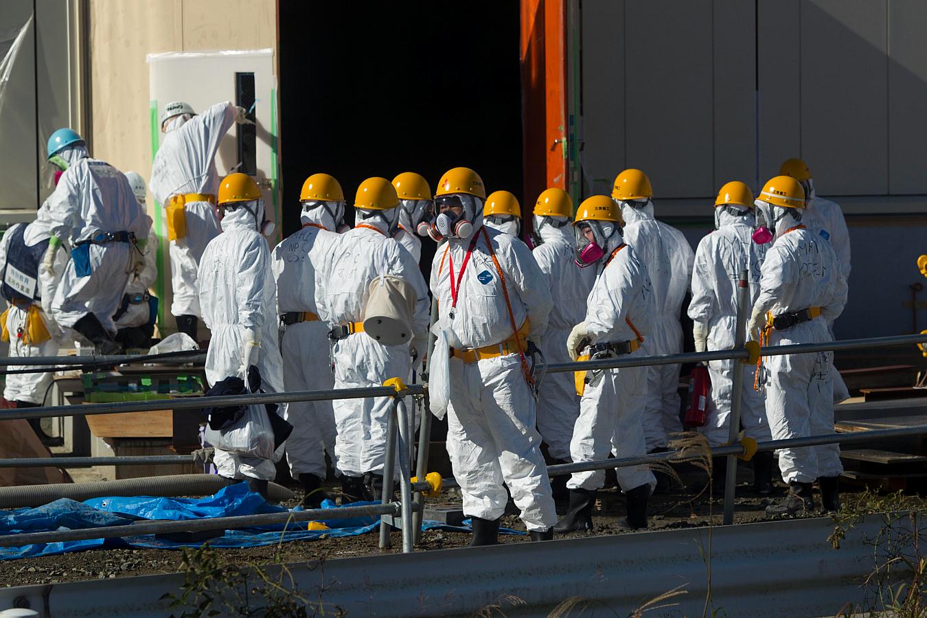 ☢ TEPCO Our Shoes Melted Instantly Workers Say Entering