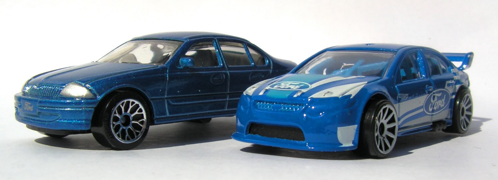 Capital Diecast Garage Hot Wheels Ford Falcon V8 Supercar 2011
