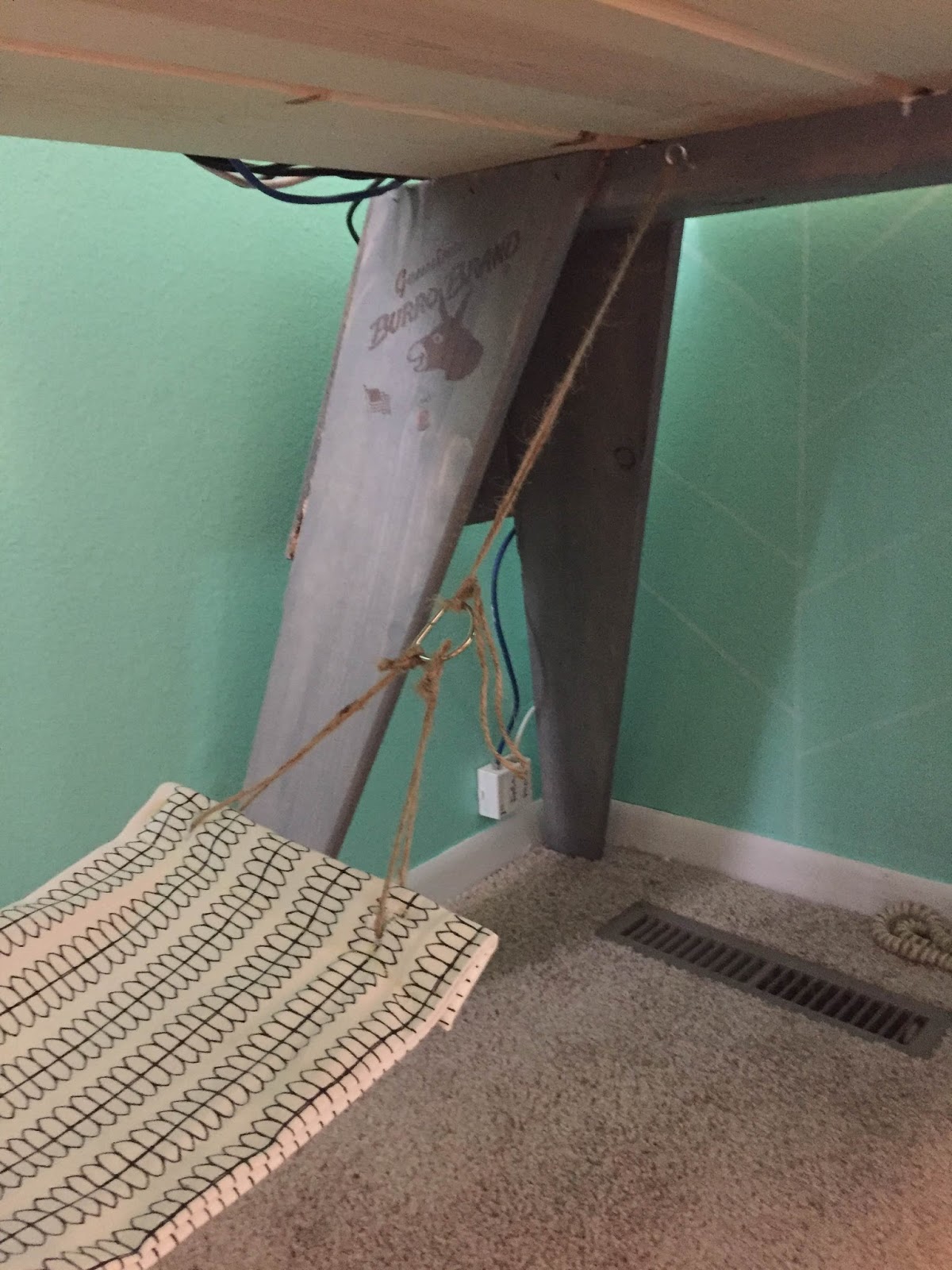 DIY Sunday DIY Foot [Under Desk] Hammock The Dabbling Crafter