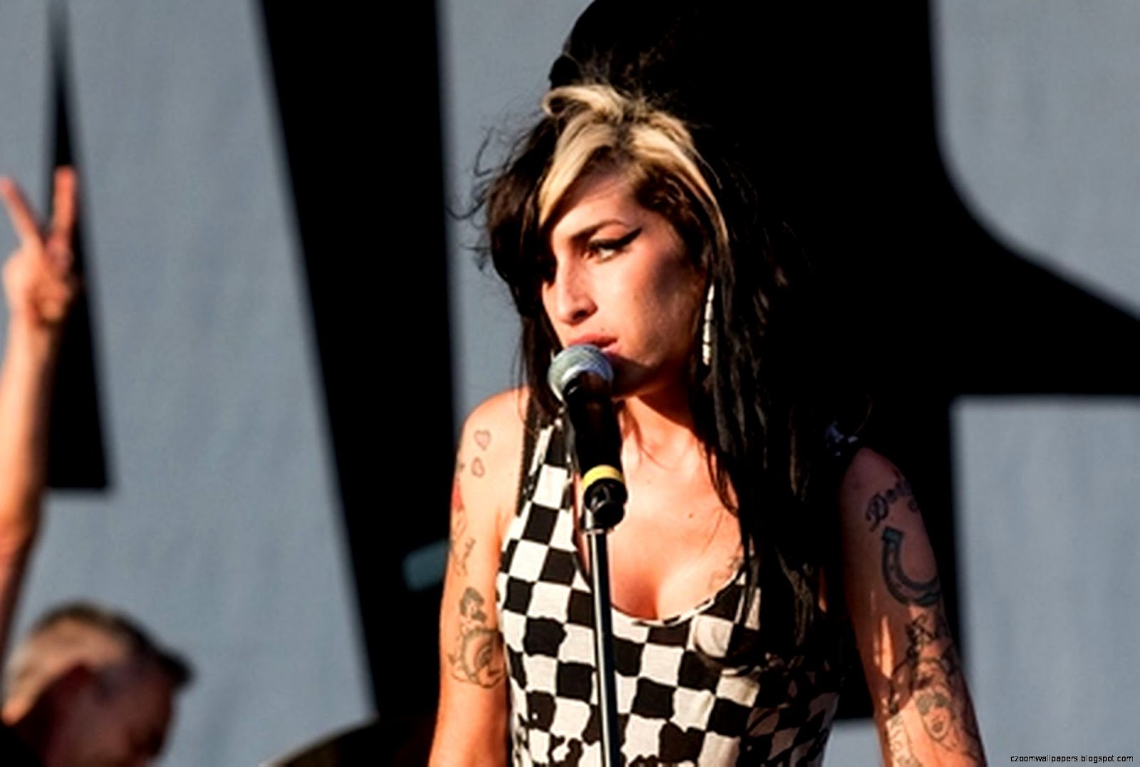 Amy Winehouse Corpse Images TheFemaleCelebrity Amy Winehouse Corpse Images TheFemaleCelebrity