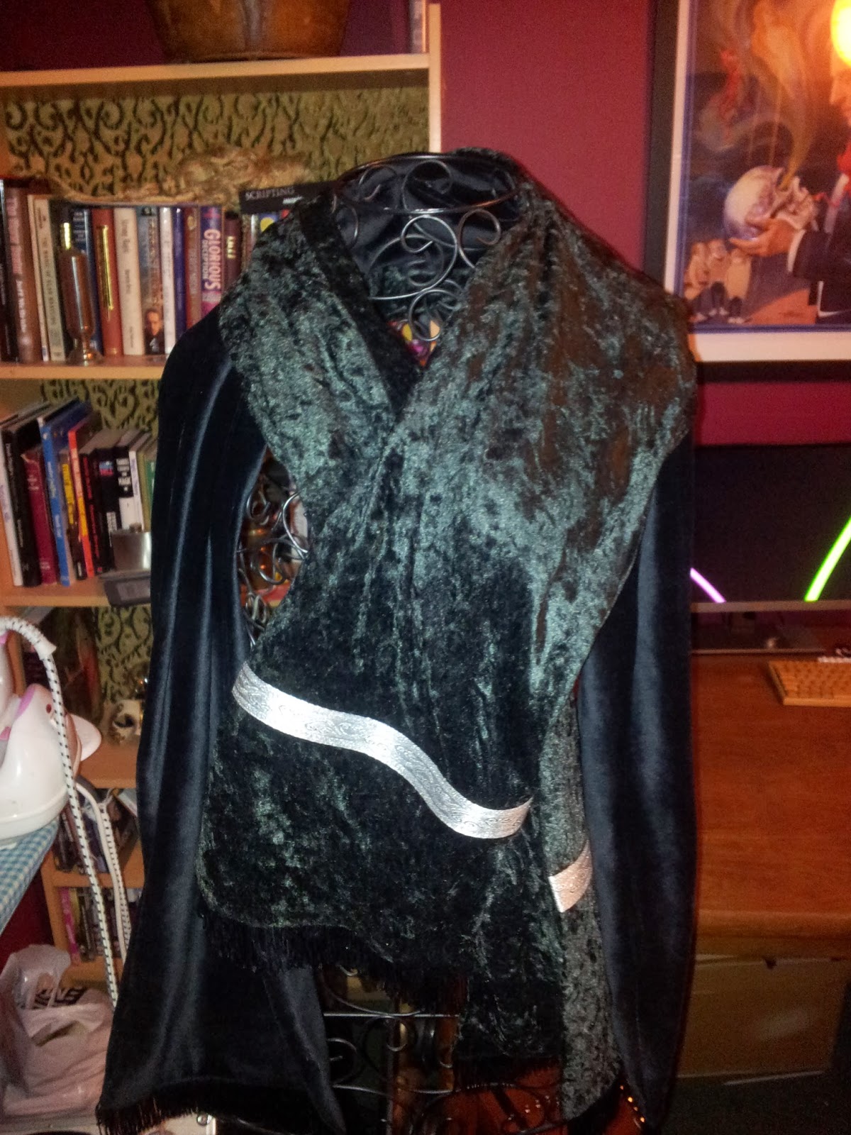 Fabric8 Online. Textile News and Views How to make a Velvet Scarf