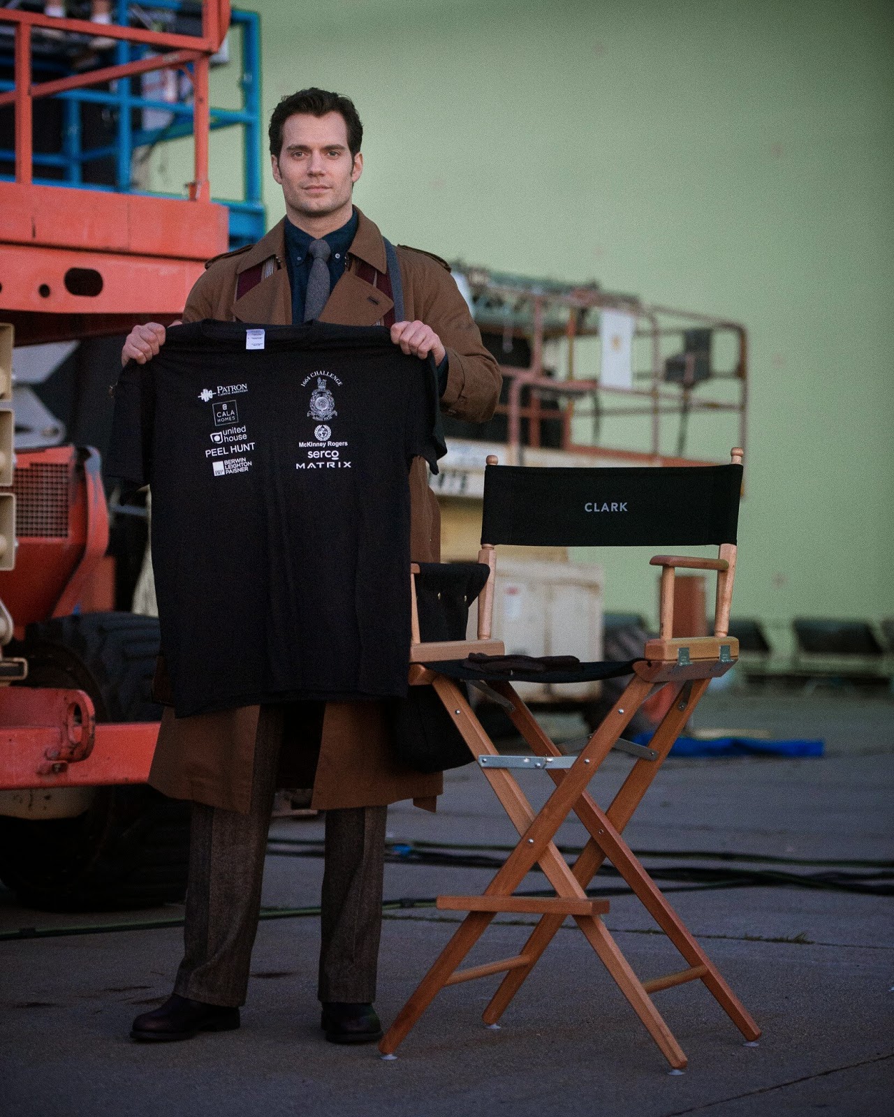 First Look: First Official Image of Henry Cavill as Superman!
