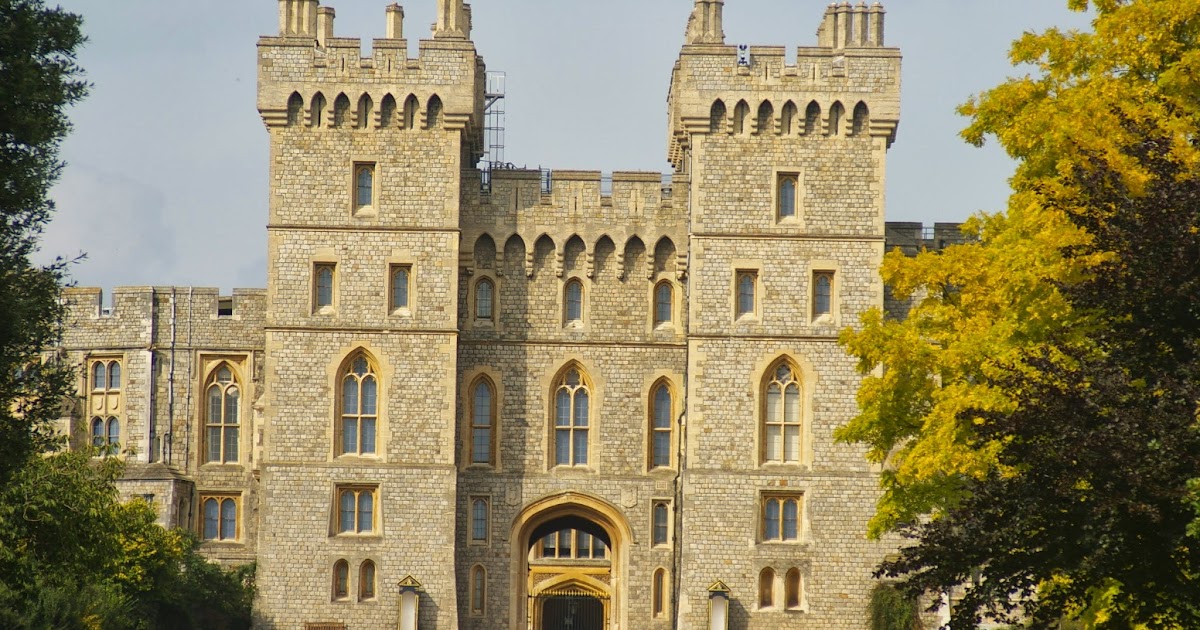 World Visits Windsor Castle Queen Mary’s Doll House In England