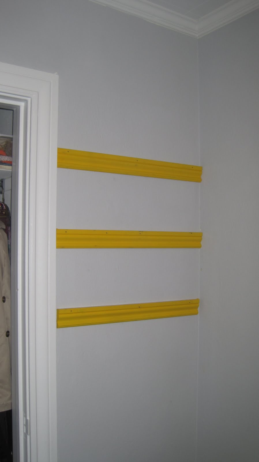 Nickles & Dimes Decorative Shoe Rack