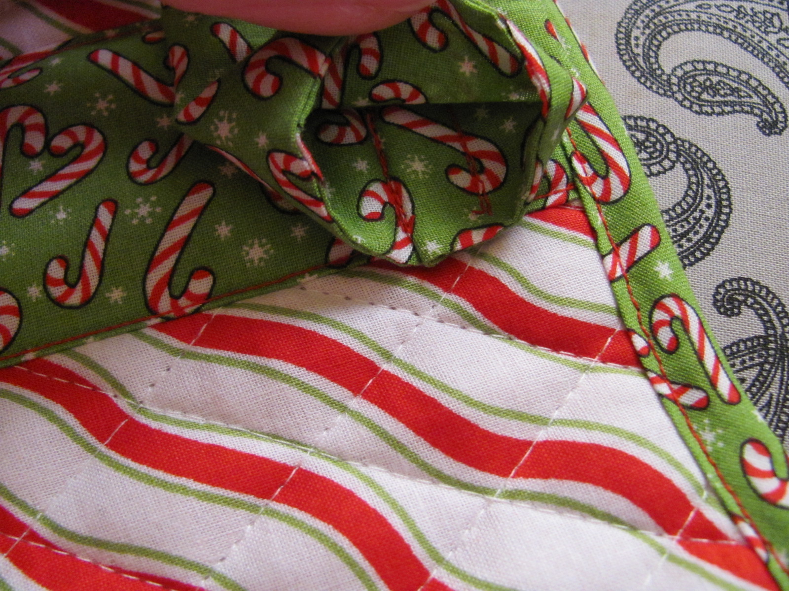 sewVery Christmas Present Placemat Tutorial