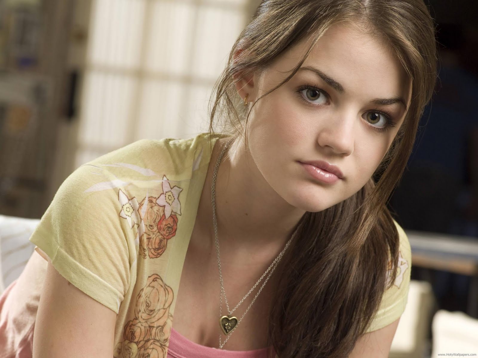 http://3.bp.blogspot.com/-HxFpeeV2yeE/TpsHo-4S9UI/AAAAAAAAMAQ/zhGV6xVuvcg/s1600/glamorous_lucy_hale_wallpaper.jpg