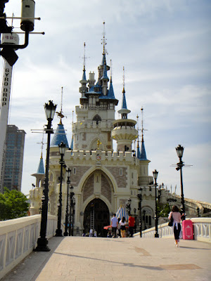 What to do at the outdoor Lotte World?