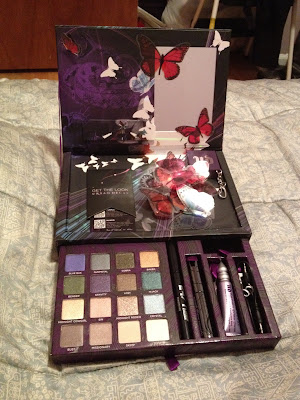 Urban Decay, Urban Decay Book Of Shadows IV, makeup palette, holiday gift guide, holiday gifts, eyeshadow, eye shadow