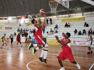 Jogadoras do Mali armam pancadaria após partida no Mundial de