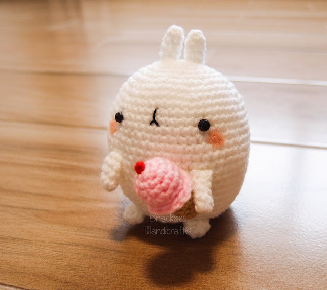 crocheted molang with ice cream amigurumi