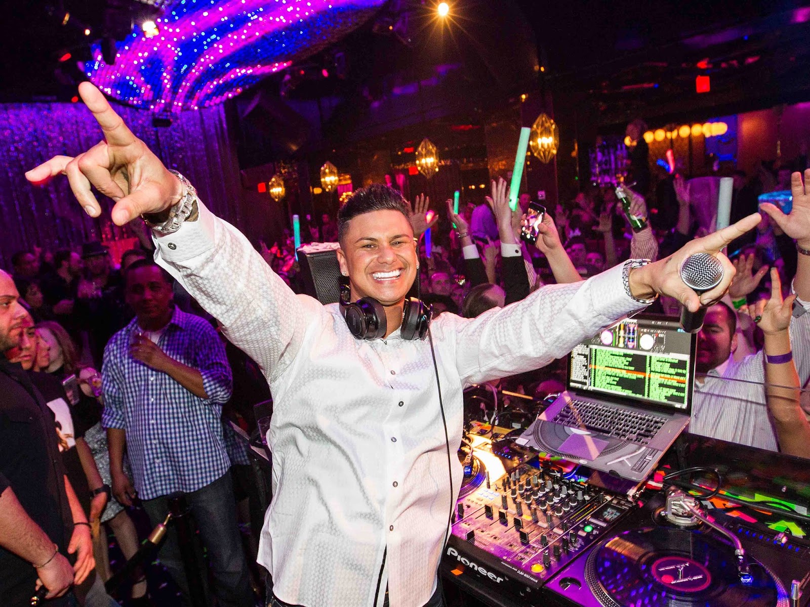 DJ PAULY D HOSTS LAS VEGAS NEW YEARS EVE BASH