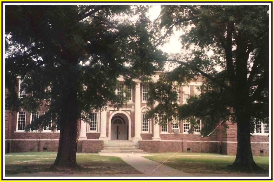 Communicating Life2 THE TIGER OAKS OF LOGANSPORT HIGH SCHOOL