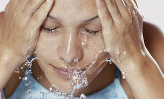 نقره لتكبير أو تصغير الصورة ونقرتين لعرض الصورة في صفحة مستقلة بحجمها الطبيعي