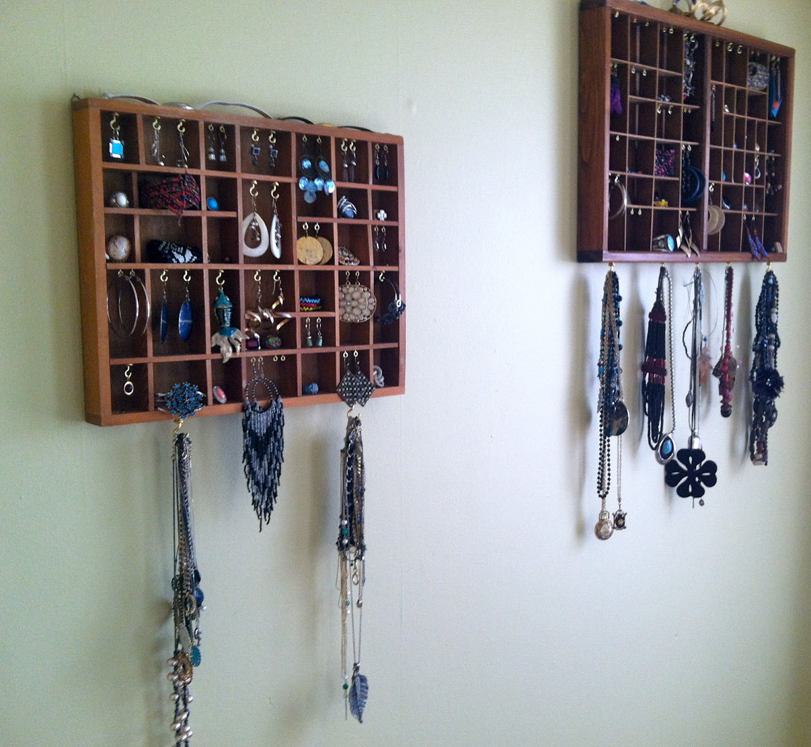 Bloggerhauser DIY Jewelry Wall