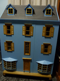 Mis Minis: El tejado y la fachada de la casa azul.