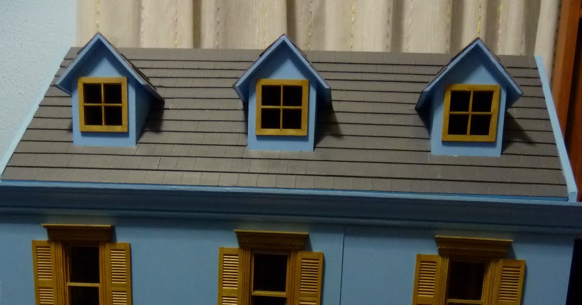 Mis Minis: El tejado y la fachada de la casa azul.