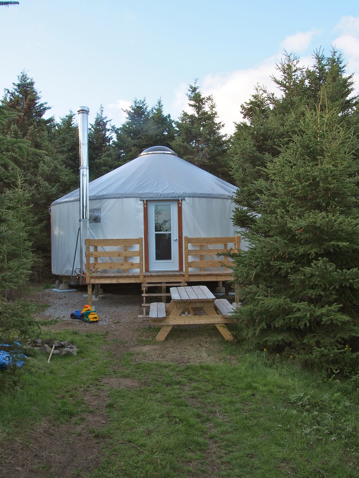 Our Island Home Inside Our Yurt Dans notre yourte
