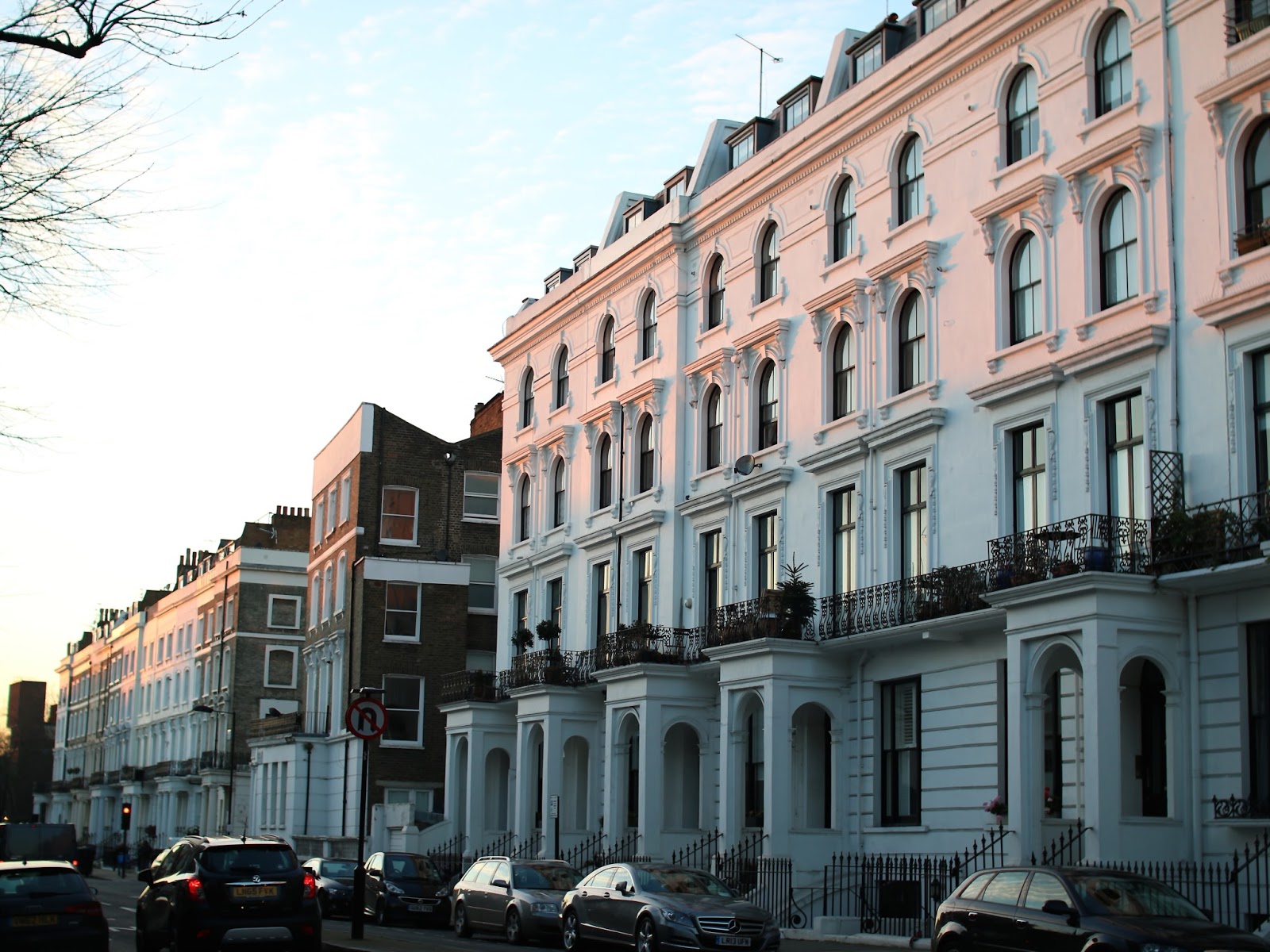 beautiful sunset along the white buildings of notting hill