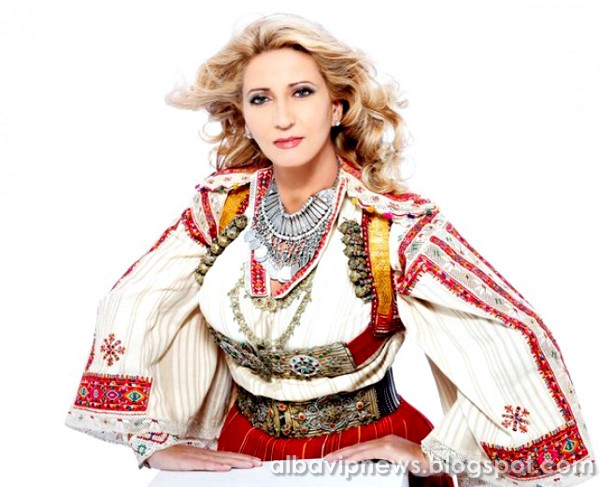 shkurte fejza me tri kenge te reja kengetarja shkurte fejza ka muaj qe