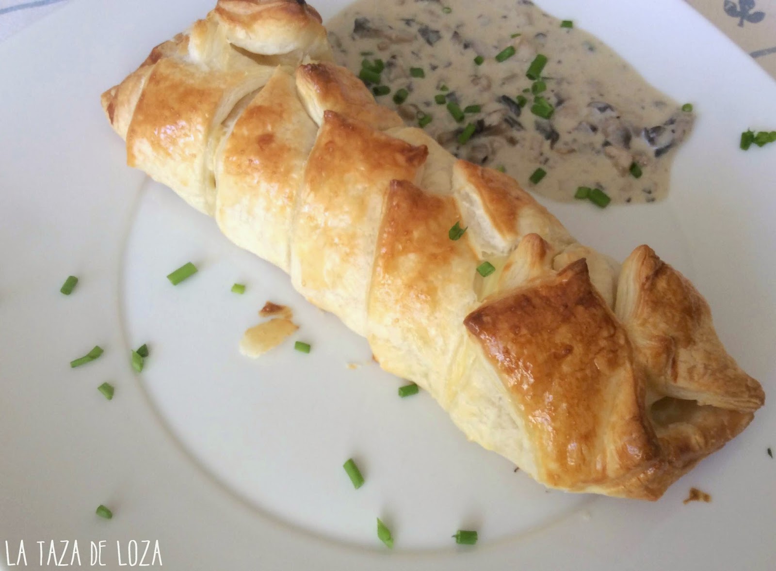 Salmón En Hojaldre Con Salsa De Champiñones
