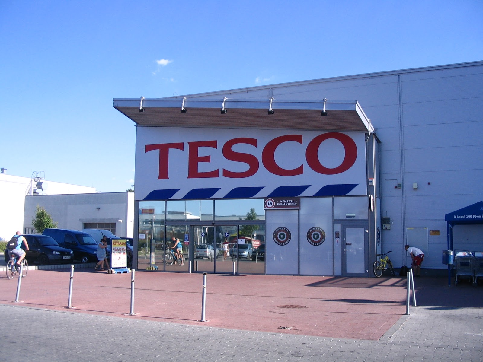 Belváros, Budapest Tesco trafik "a baloldal már megint a multik mellé