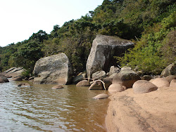 água e pedras