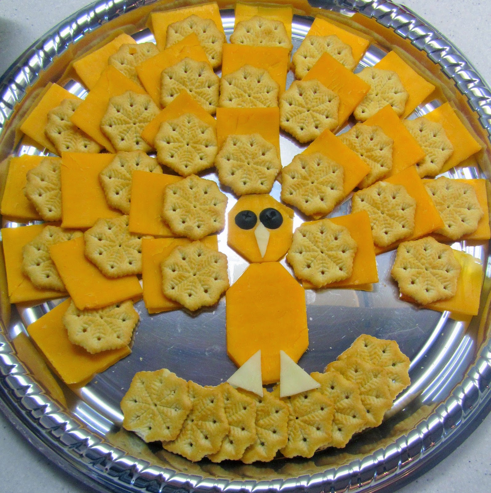 Pinning with Purpose Turkey Crackers & Cheese Plate