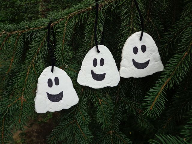 Ghost ornament by patsfabriccreations on etsy Three Ghost Friends: Make Ghost Ornaments with 3 Ingredients