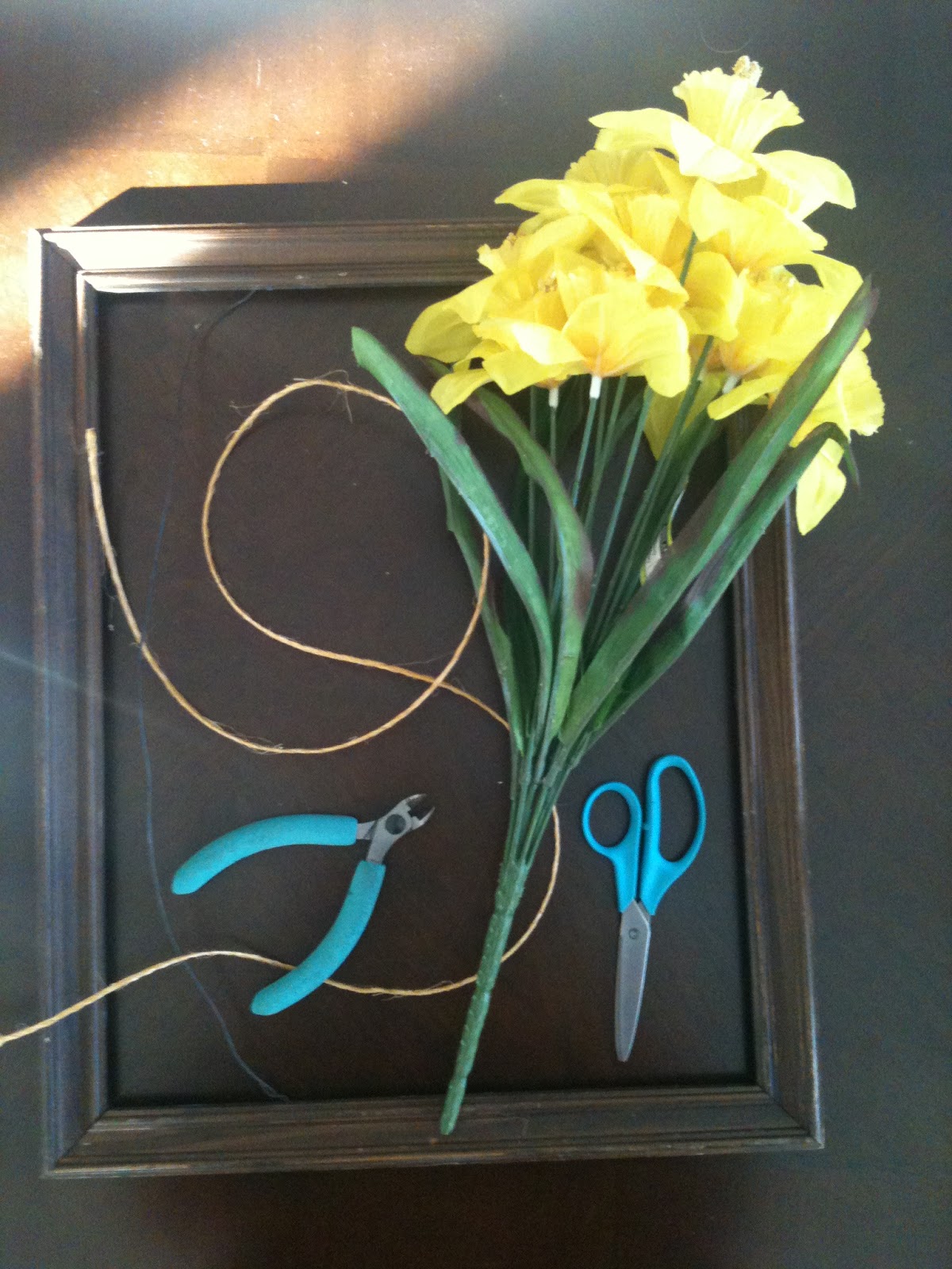 Holly Goes Lightly DIY Picture Frame Wreath