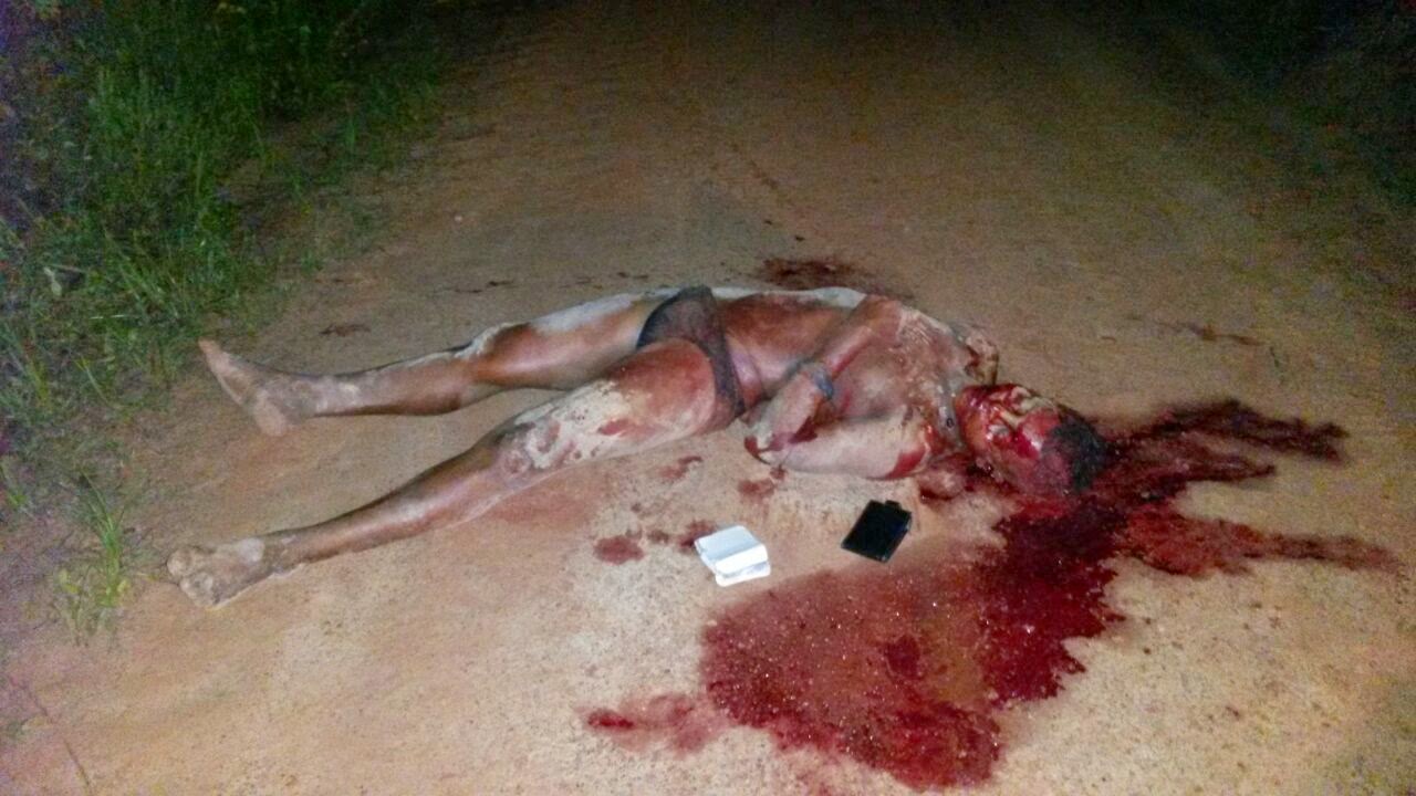 Os dois elementos linchados estupraram a mulher na frente do marido Os dois elementos linchados estupraram a mulher na frente do marido