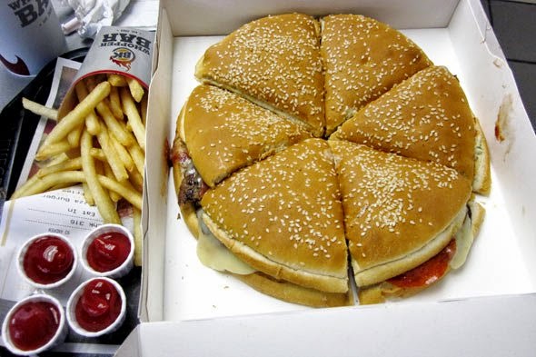 PIZZA BURGER, 2500 CALORIE, THAT CAN'T BE LEGAL ?! 