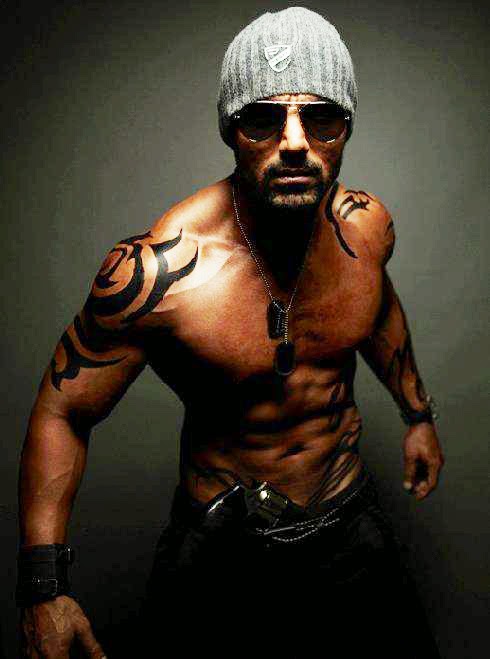 Celebrities and bodybuilding photos: John Abraham Workout Routine