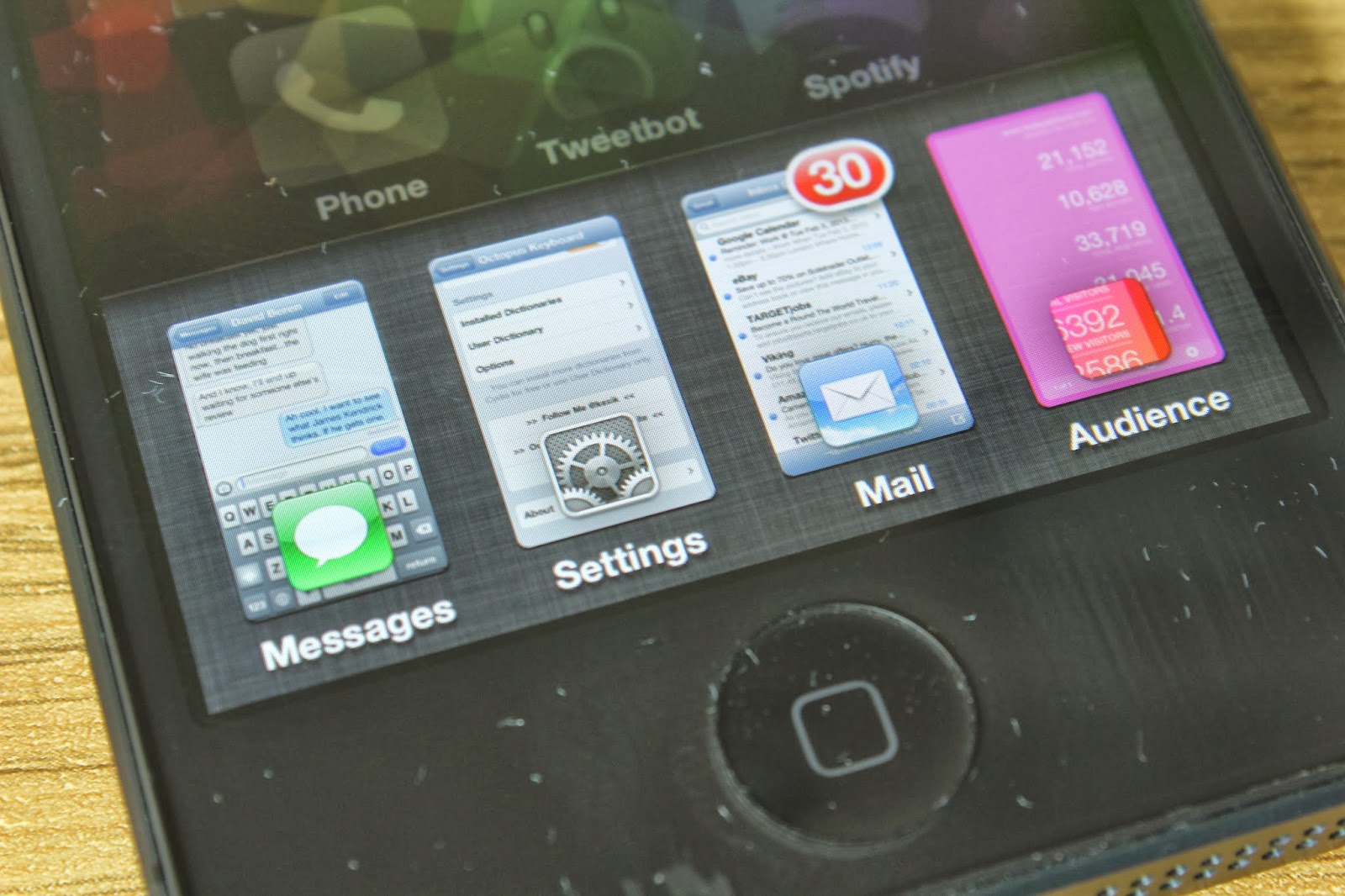 First Look At Auxo 2 For iOS 7 [Video]