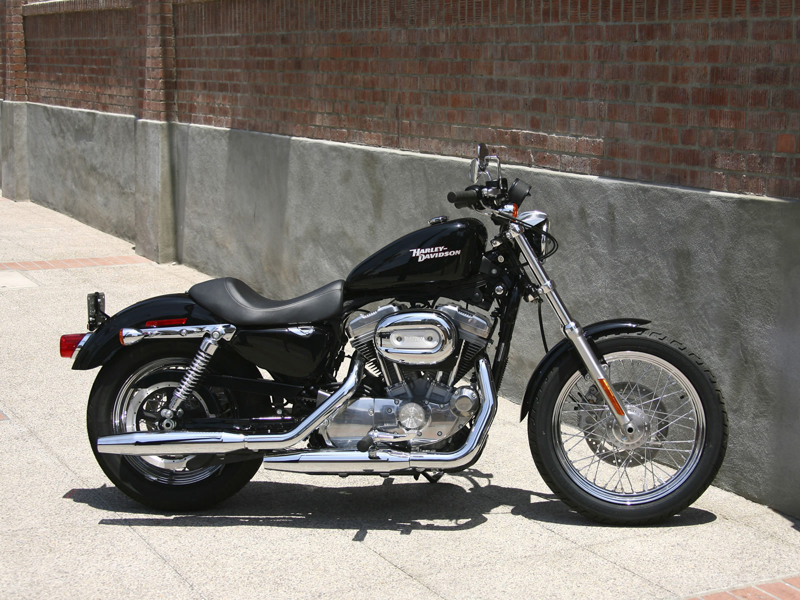 BIKE INFO 23 18 Harley-Davidson® Sportster 883 / Sportster 