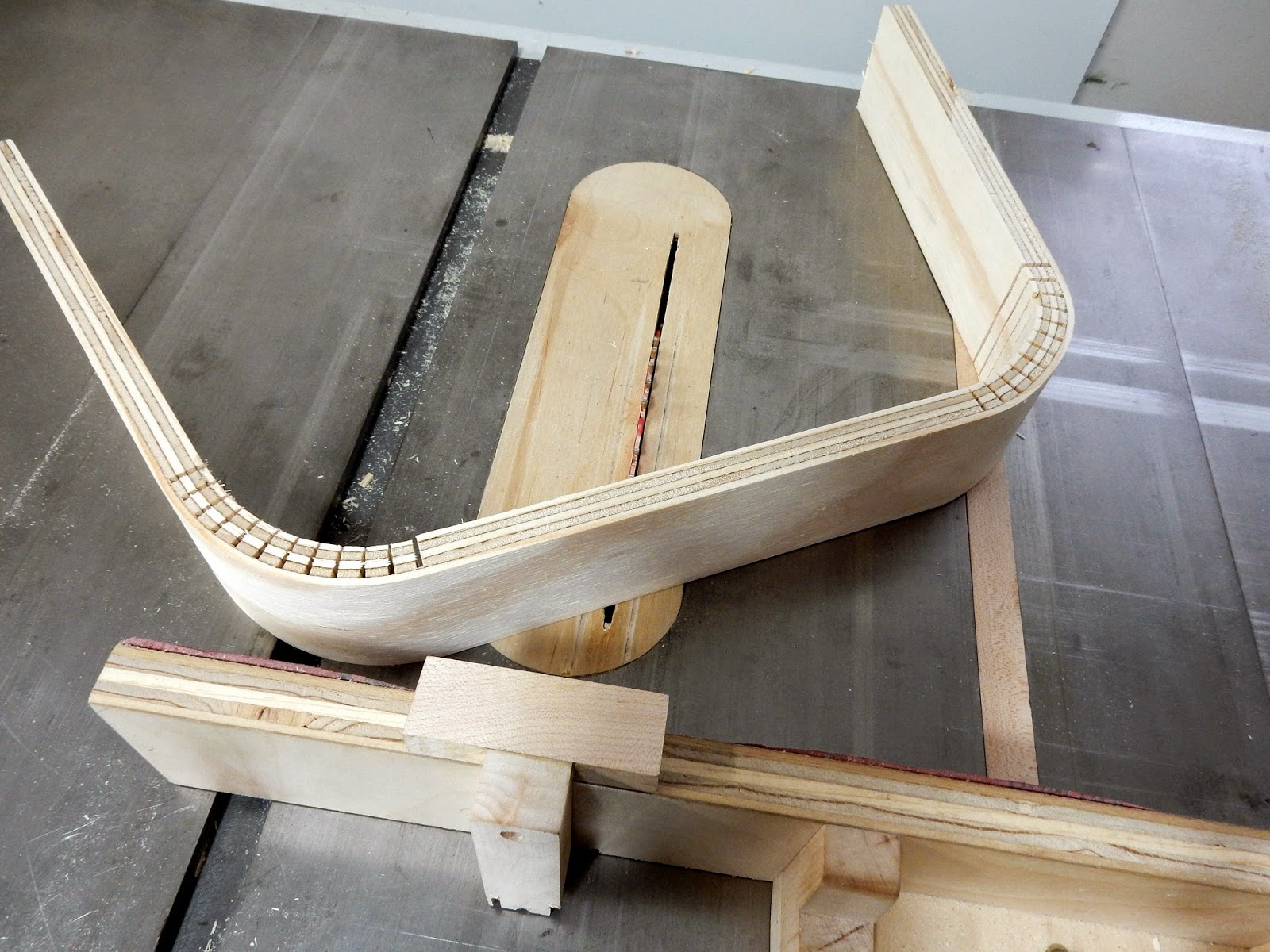 Jax Design Bending Wood with Miter Gauge Kerf Jig