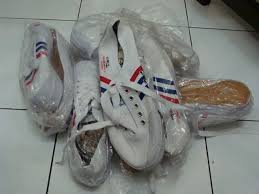 Sepatu Paling Hits Di Era 90 An Kamu Punya Yang Mana Nulis