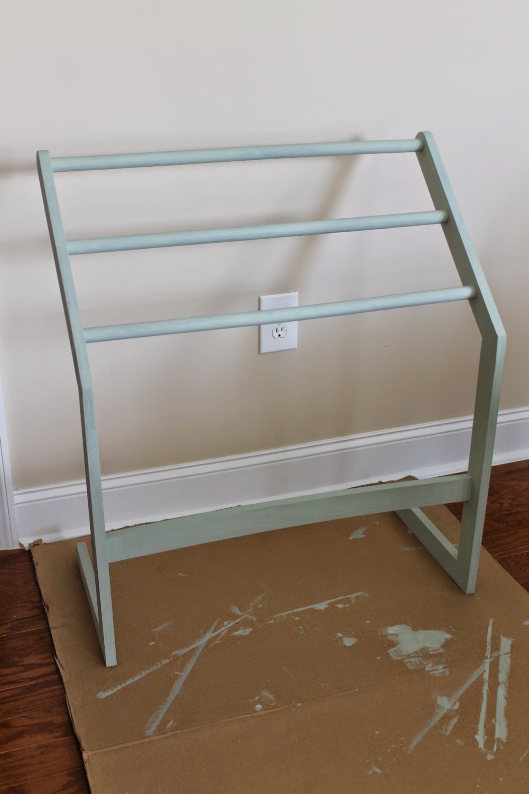 Dens gens Creatifs PAINTING A HANDMADE QUILT RACK