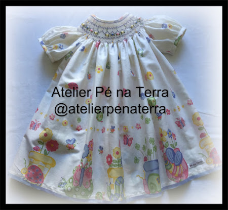 Vestido bordado em ponto smock