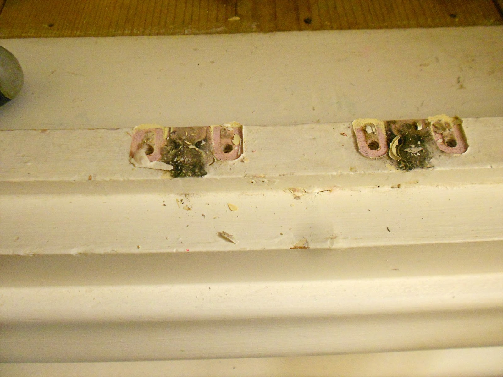 TwoFeetFirst Removing Paint from Hinges