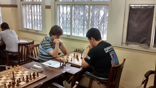 Clube de Xadrez Guanabara: Final do Brasileiro - GM Krikor mantém