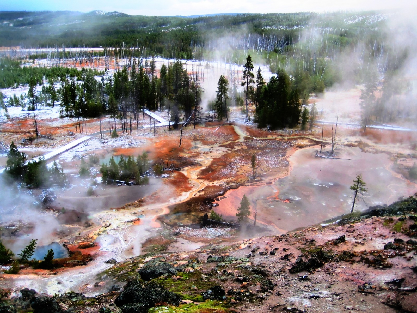 Let's travel the world! Geysers & Hot Springs of Yellowstone National